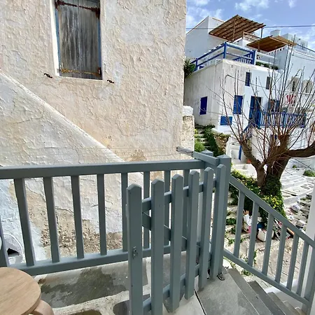 Elenita's Flat דירה *