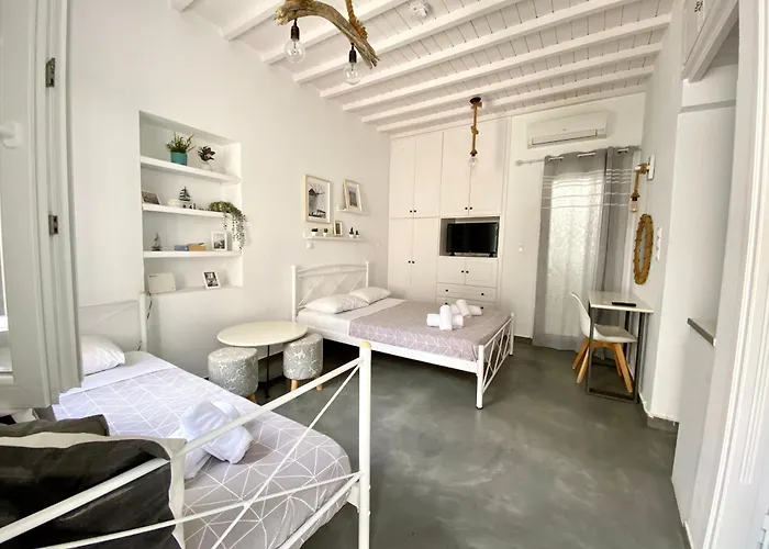 Elenita's Flat דירה *