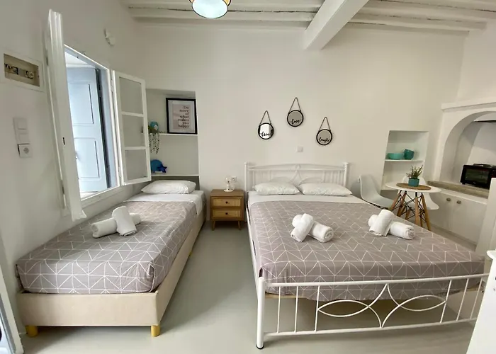 Elenita's Flat דירה *